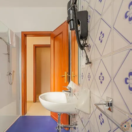 Einaudi By Apulia 3*