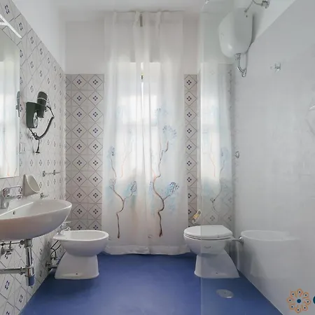 Einaudi By Apulia Konukevi Bari